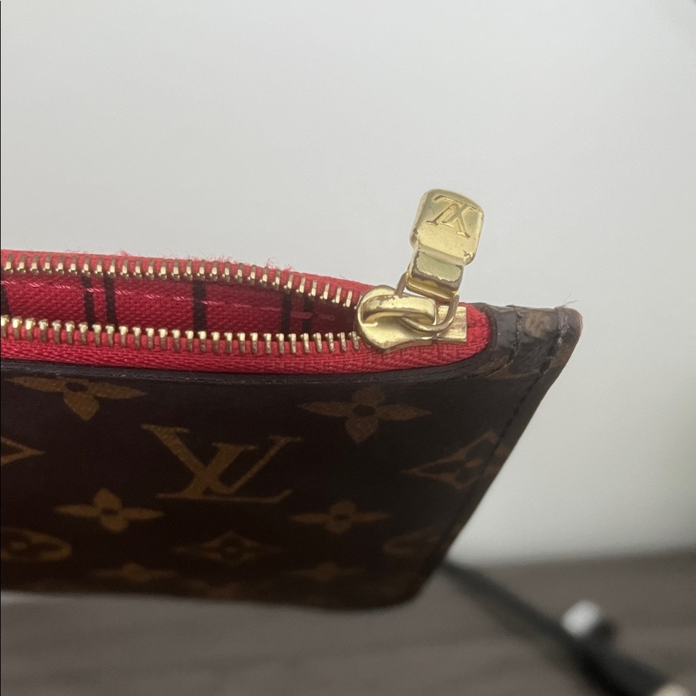 Louis Vuitton Brown and Tan Monogram Clutch - Picture 10 of 16